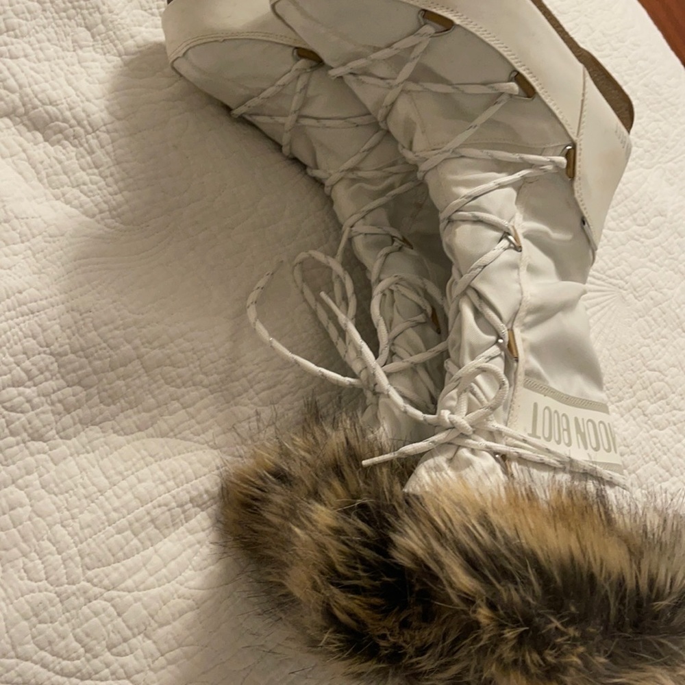 MOONBOOTS